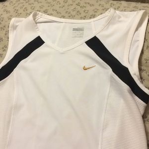 I’m selling a Nike fit dry shirt, great condition